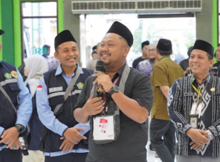 Bupati Gresik Ikut Sebagai Petugas Haji, Mendampingi Kloter 21